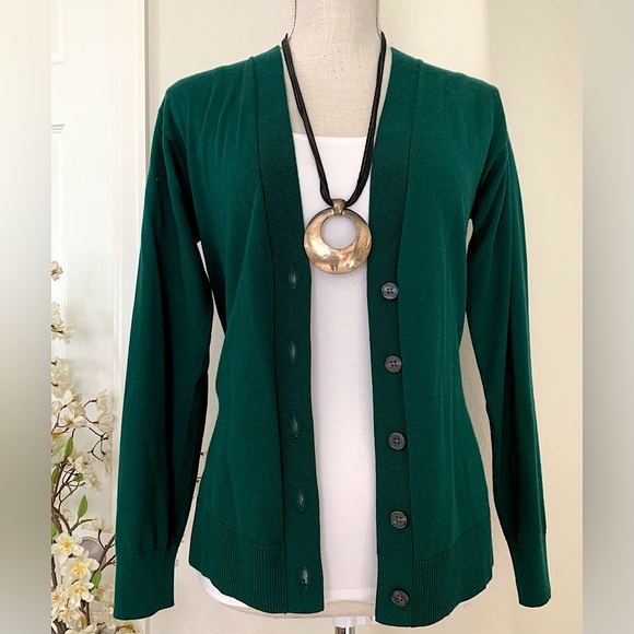 BR “Forever Sweater” V-Neck Cardigan - Picture 5 of 16